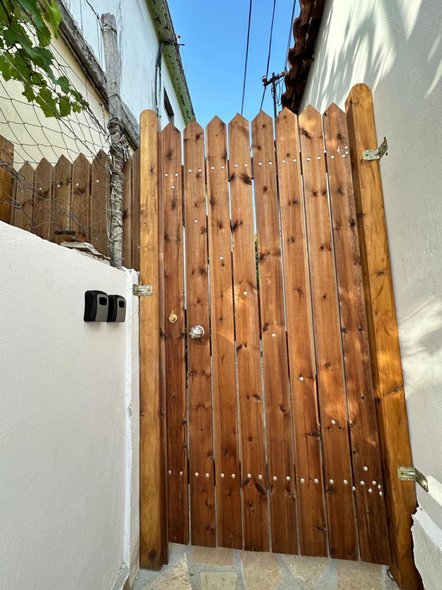 Hostel Leon Μπεράτ Εξωτερικό φωτογραφία