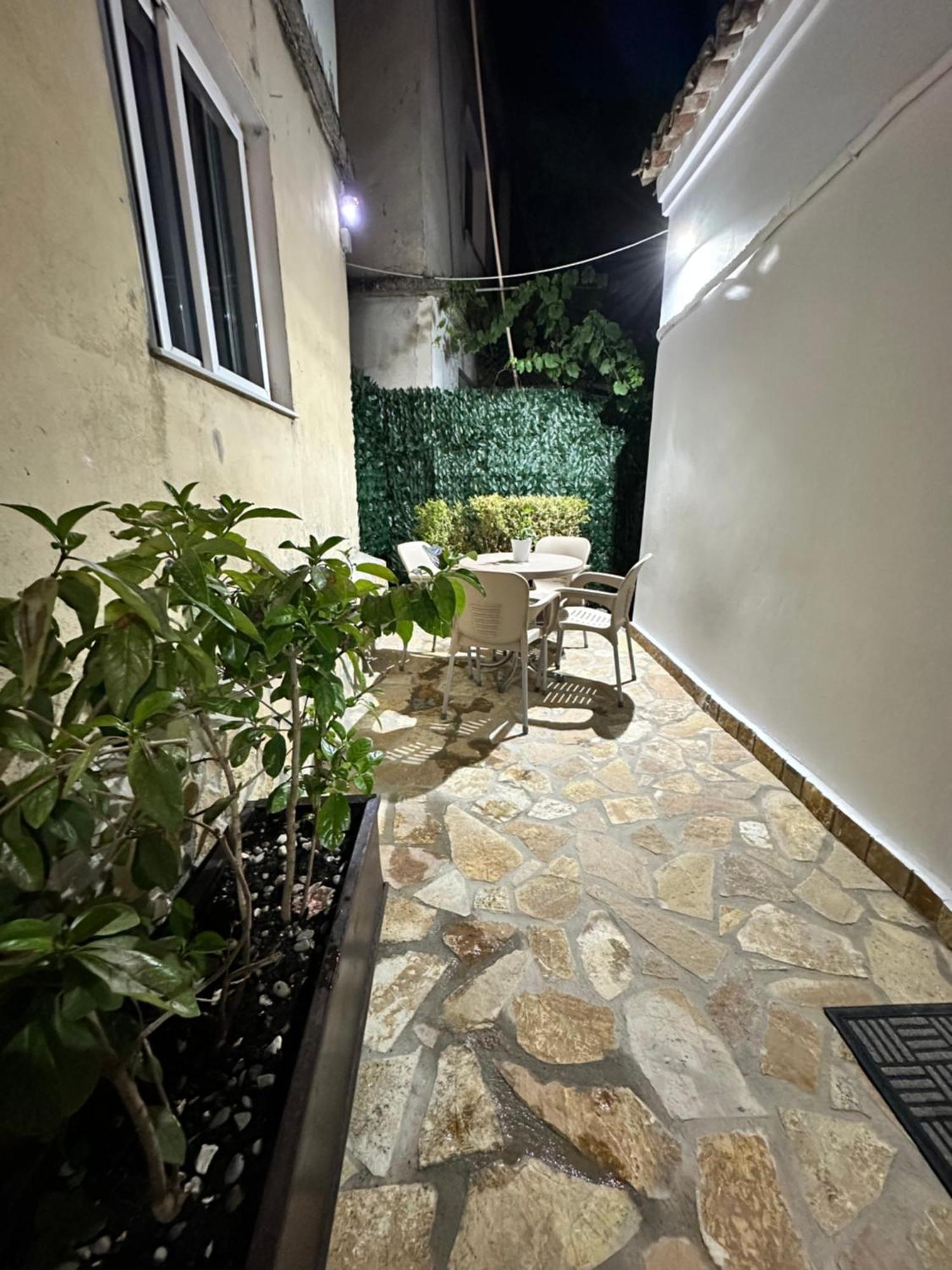 Hostel Leon Μπεράτ Εξωτερικό φωτογραφία