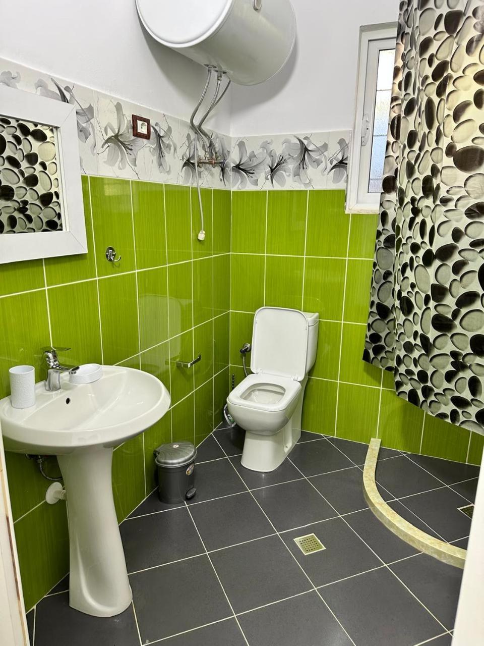 Hostel Leon Μπεράτ Εξωτερικό φωτογραφία